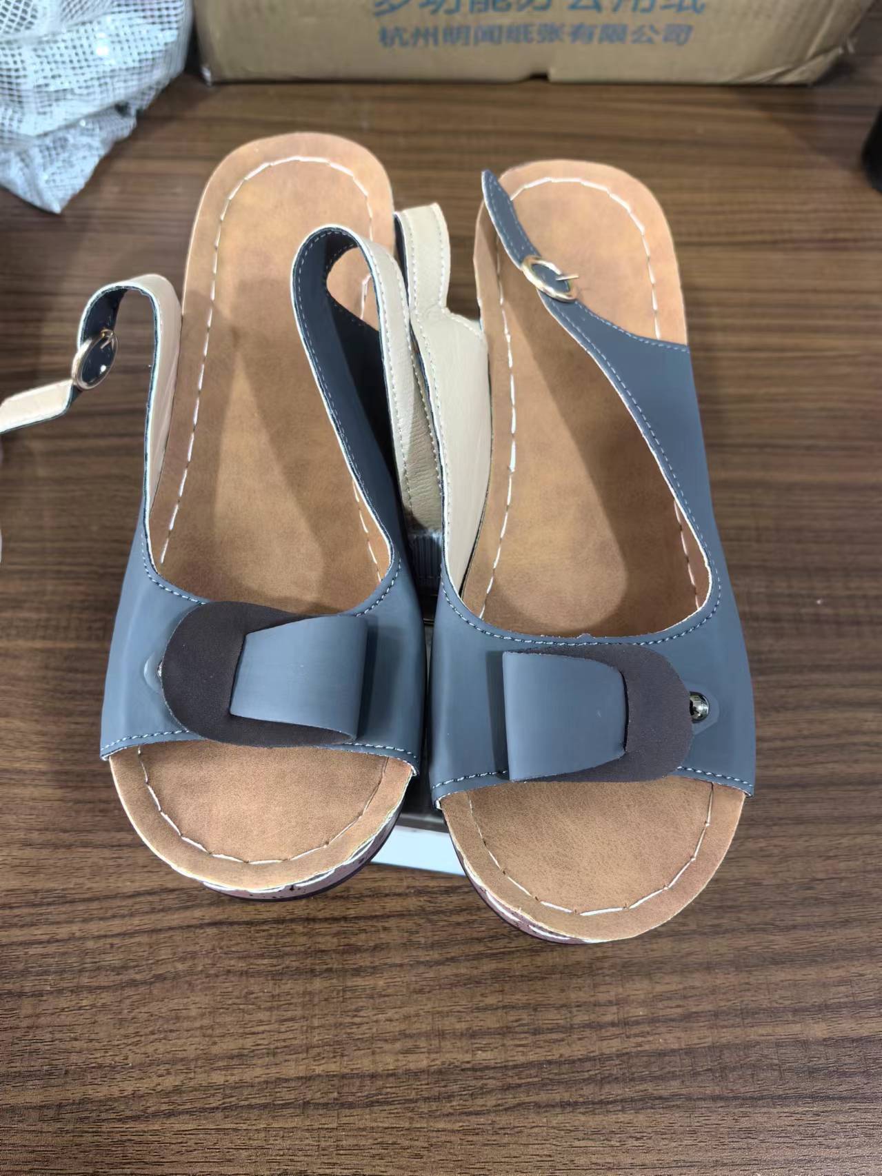 2022 verano nuevo retro romano pendiente zapatos cómodos de fondo suave boca pescado Sandalias Mujer Comercio exterior fabricantes directos para las mujeres