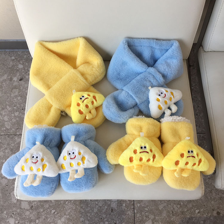 Autumn and winter thickened children's fur scarf cartoon gloves rice ball embroidery plush baby scarf thickened