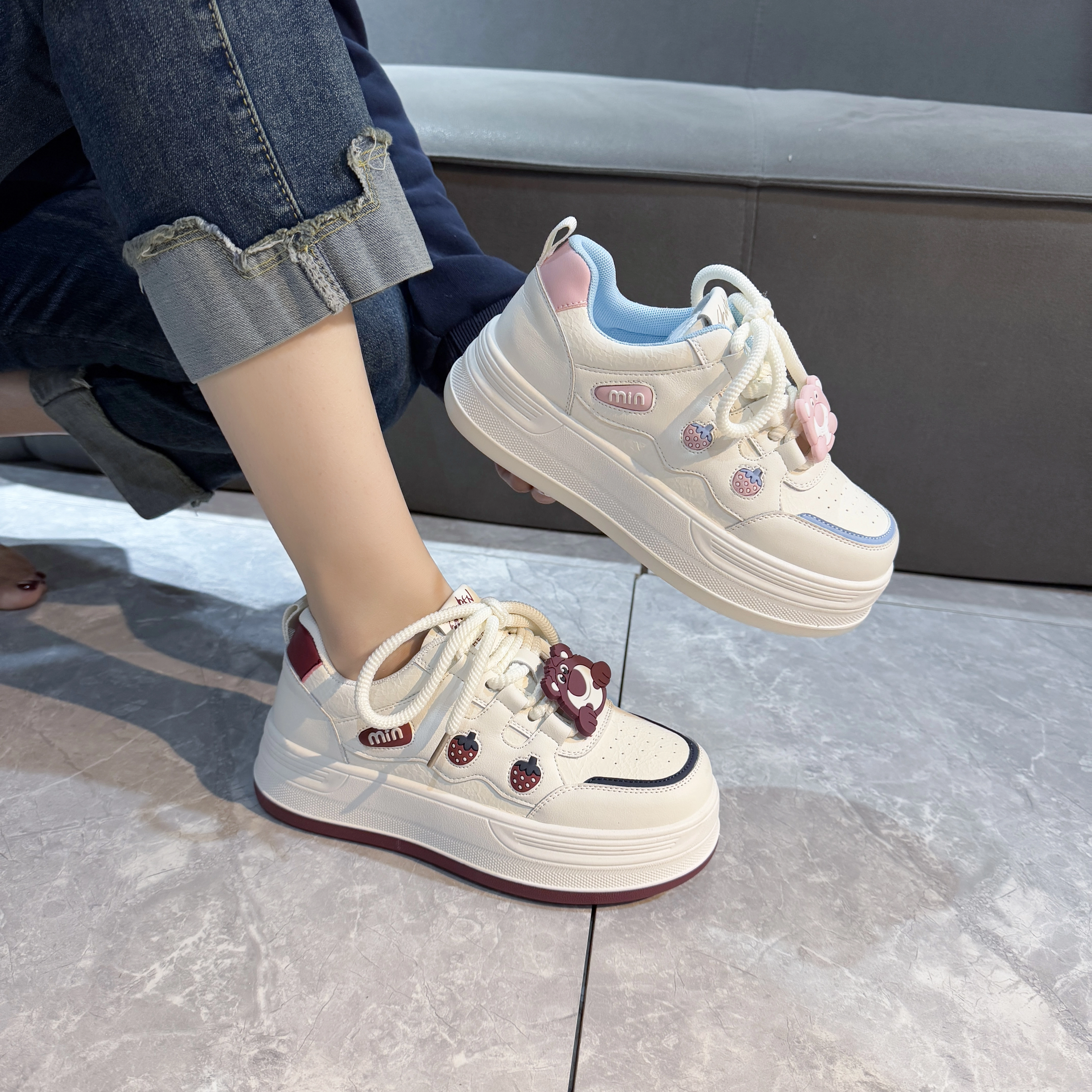 Card Love Cartoon Strawberry Bear Оригинальные маленькие белые туфли Весенние новые студенты дикие повседневные спортивные туфли