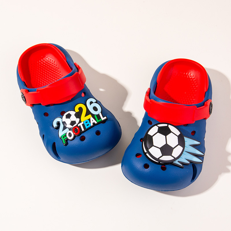Zapatillas infantiles bonitas de fútbol para niños pequeños en el interior zapatillas frescas para jugar dos zapatos de verano