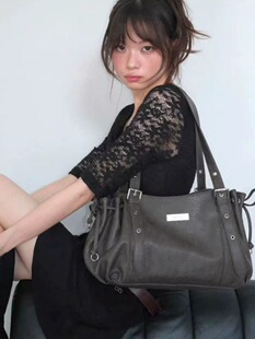 One-shoulder bag, capacious straps, shoulder bag