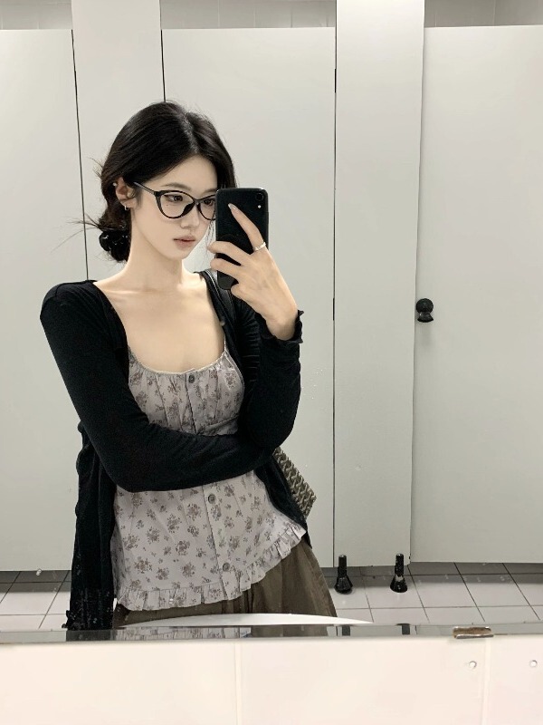 韩系温柔风吊带背心女早秋季2025新款轻薄黑色开衫碎花上衣两件套|undefined