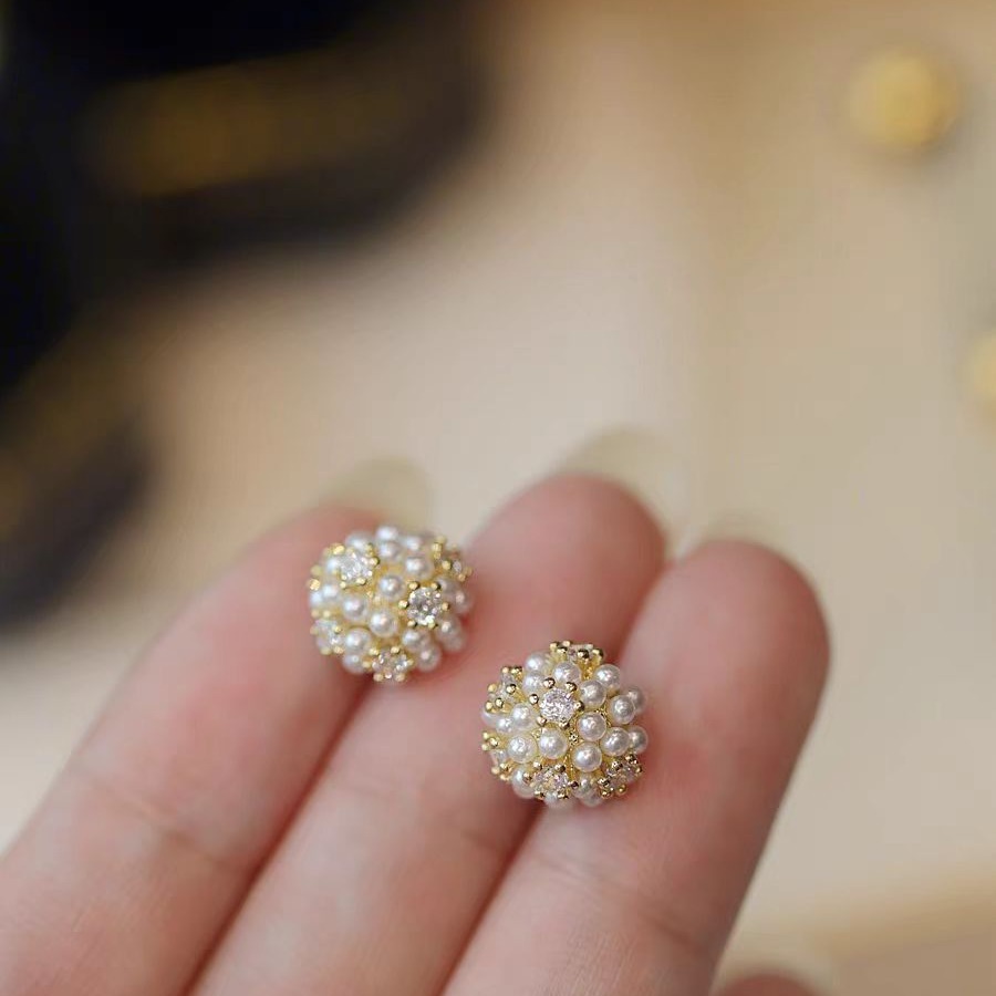 Cubic Zirconia And Pearl Stud Earrings For Everyday Elegance_voghion.com