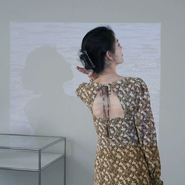 女式衬衫;连衣裙;毛衣