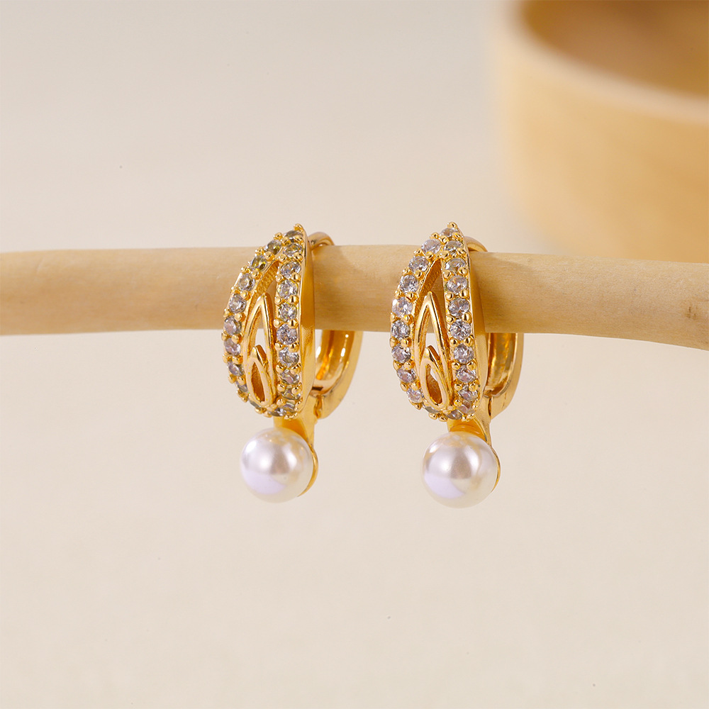 2024 nuevos aretes de perla de zircón de cobre dorado joyas transfronterizas de moda de mujeres aretes de estilo múltiple aretes de perla de zircón