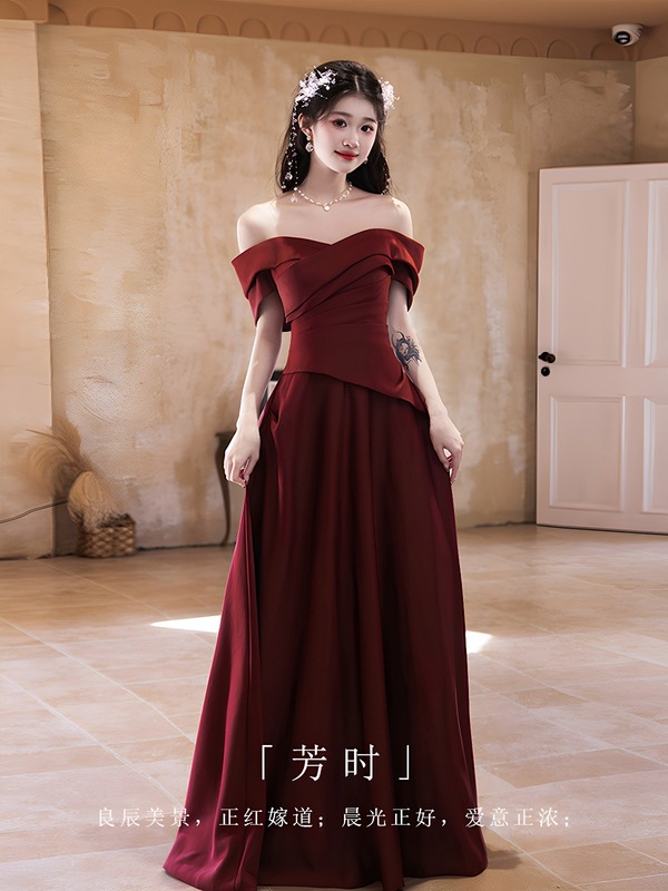 一字肩敬酒服新娘红色缎面显瘦高级订婚礼服裙回门答谢宴声乐艺考|undefined