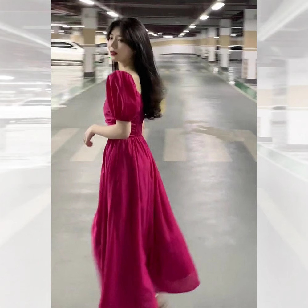 Đầm suông midi họa tiết hoa hồng đỏ tay ngắn cổ tròn — Váy liền màu đỏ hoa hồng
