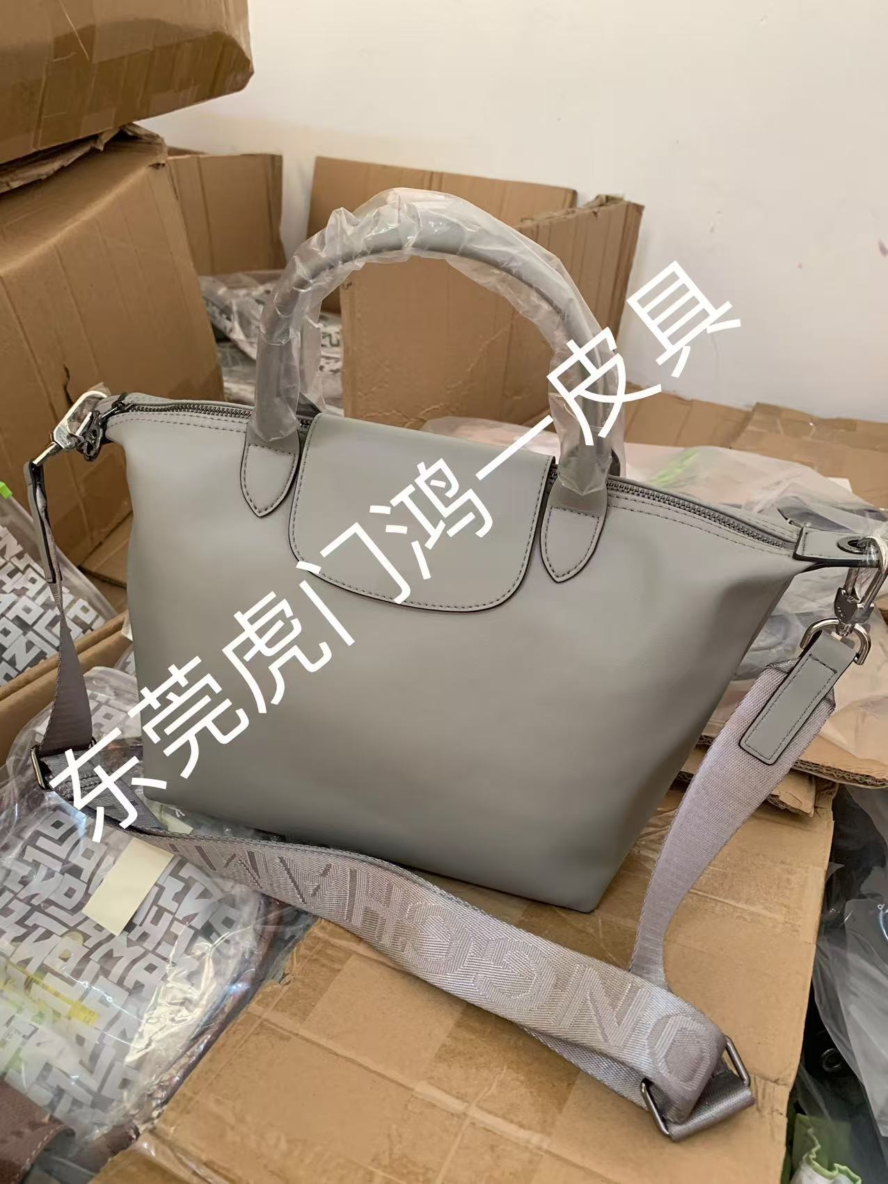 회색