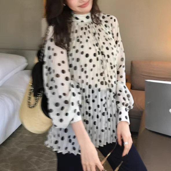Long-Sleeve Chiffon Shirt with Black Polka Dot Print for Women, Featuring a Loose Pleated Design That Flatters the Figure, Model K007