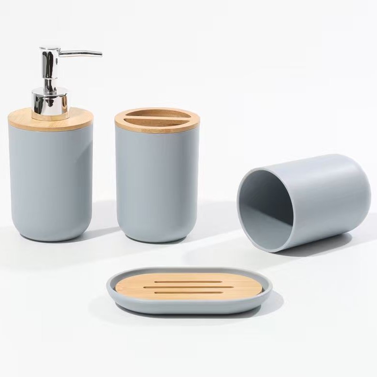 Baños nórdicos de cuatro piezas con cubierta de bambú y madera baño hotel casero taza de botella de loción caja de jabón