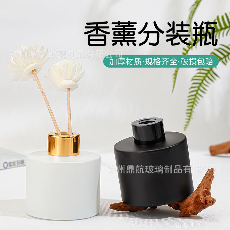 透明な円筒形のアロマセラピーボトル、ガラス製ディフューザーボトル、籐揮発性香水エッセンシャルオイルボトル、卸売無火アロマセラピーボトル装飾品|undefined