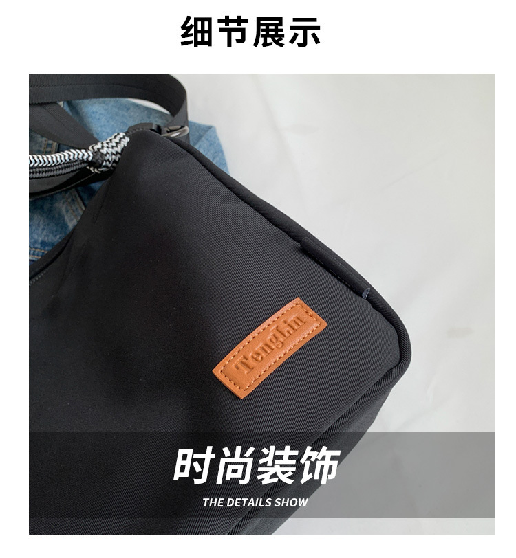 Large-capacity crossbody canvas bag for women 2023 new style, versatile and casual single-shoulder pillow bag for commuting to school on Instagram Application Scenario
