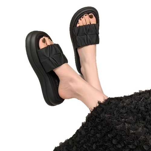 Flip-flops for women, summer outerwear 2025 fashion thick sole platform sandals, super hot beach pleated one-piece flip-flops