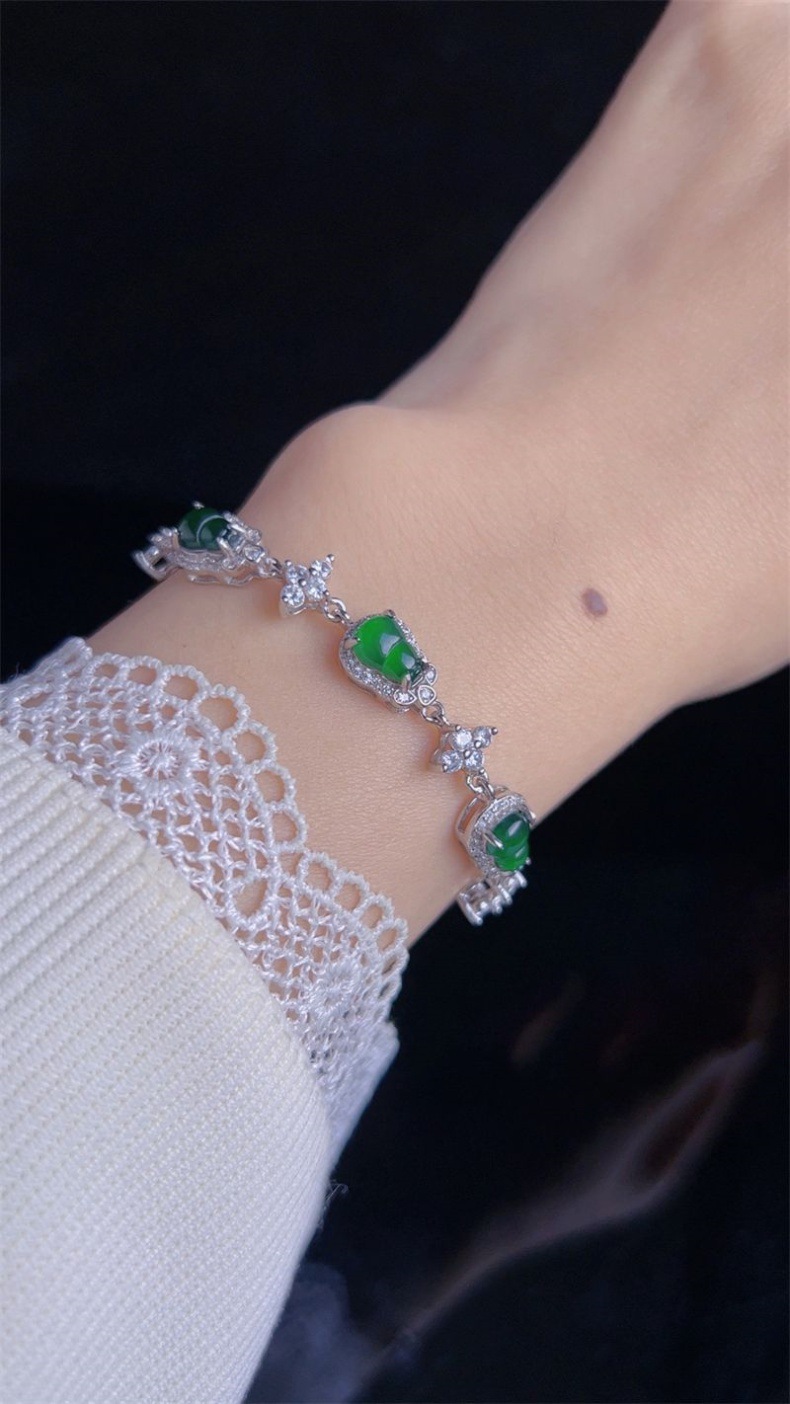 Vòng tay ngọc bích tự nhiên băng mặt trời 925 bạc dát mặt trứng bầu khóa an toàn chi tiết 30