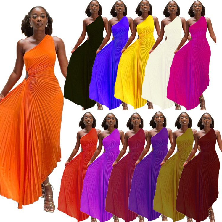 Women's Pleated Skirt Elegant Oblique Collar Pleated Sleeveless Solid Color Maxi Long Dress Banquet Family Gathering display picture 4