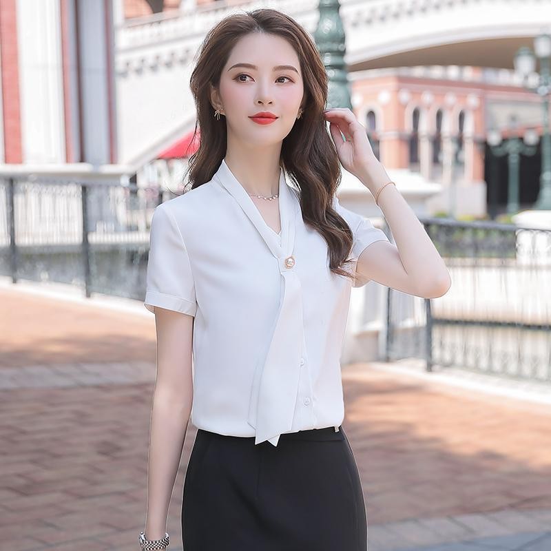 シフォンのシャツの婦人服の新型のデザイン感があります。