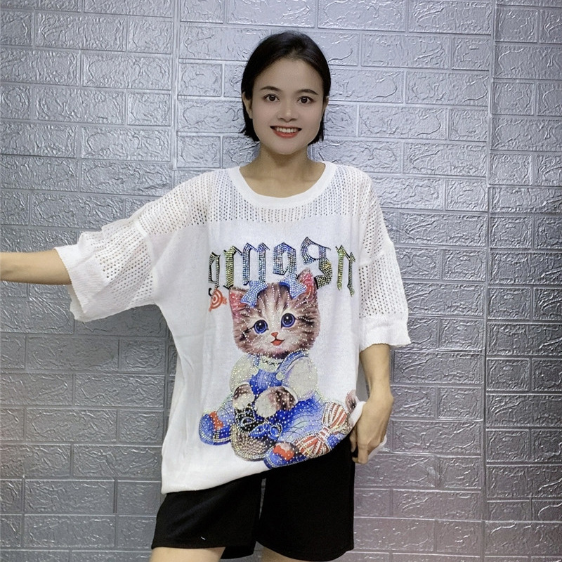 Γυναικείο μακρύ γυναικείο μπλουζάκι με στρογγυλή λαιμόκοψη και διαμάντια, σε πωλήσεις, για το καλοκαίρι._voghion.com