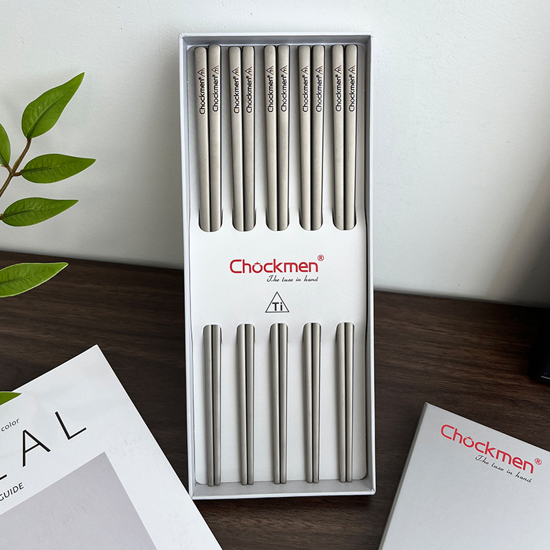 Chockmen Zhuo Deming puro palillos antibacterianos palillos anti-corrosión vajilla portátil regalo palillos de metal saludable