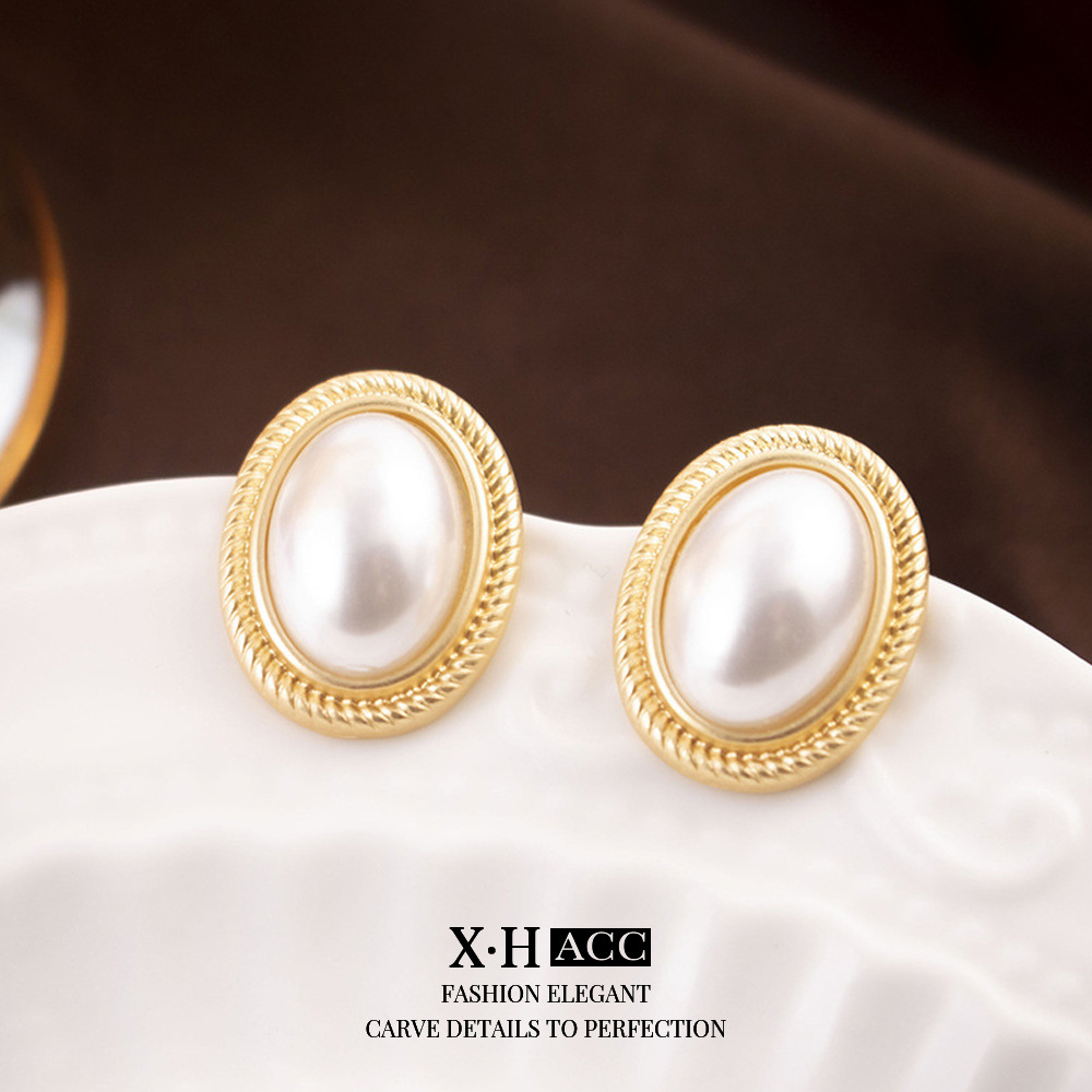 French de alta gama sin orejas pinzas para orejas de temperamento simple femenino pinzas para orejas triangulares de lujo ligero sin orejas pendientes Yiwu al por mayor