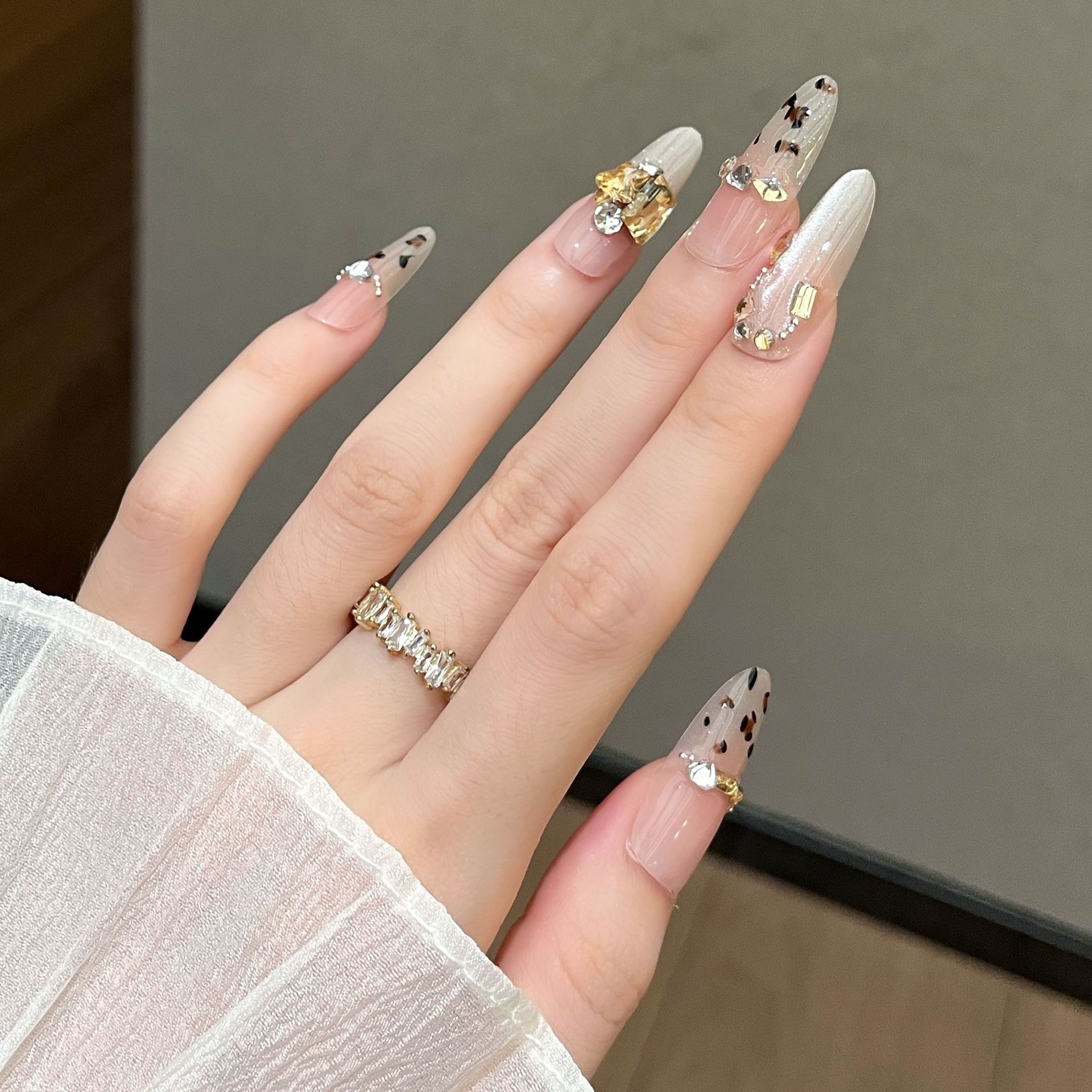 Otoño y invierno puros hechos a mano elípticos leopardo ojo de gato usar piezas de uñas productos terminados explosivo usar parches de uñas de uñas