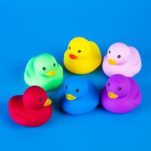 小黄鸭玩具捏捏叫紫彩色子男女孩宝戏水发声儿童婴儿宝宝洗澡