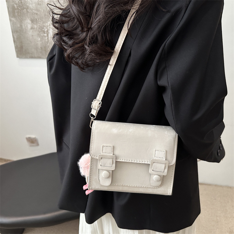 Bolso Cambridge bolso femenino 2025 nueva moda retro oso colgante bolso de hombro simple mensajero casual pequeño bolso cuadrado