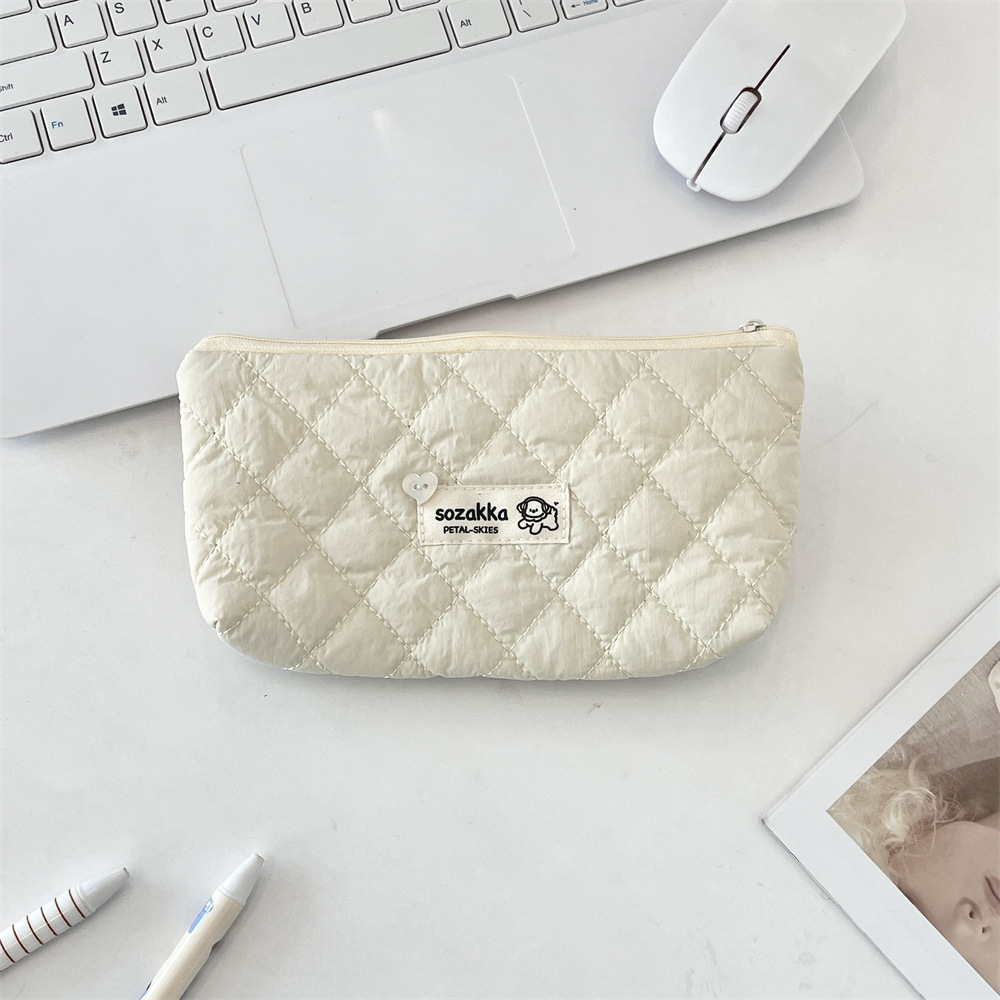 High quality cosmetic bag with diamond pattern, capacious handheld pencil case for students