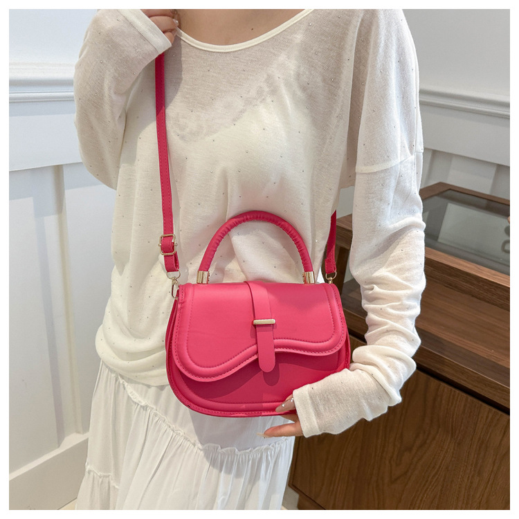 Einfache lässige 2024 neue modische und stilvolle einzelne Schulter Crossbody koreanische Version vielseitige kleine quadratische Tasche für_voghion.com