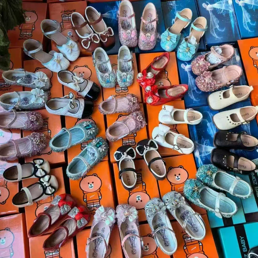 2025 обувь принцессы для девочек весна и осень новая маленькая девочка хрустальные туфли маленькие кожаные одиночные туфли