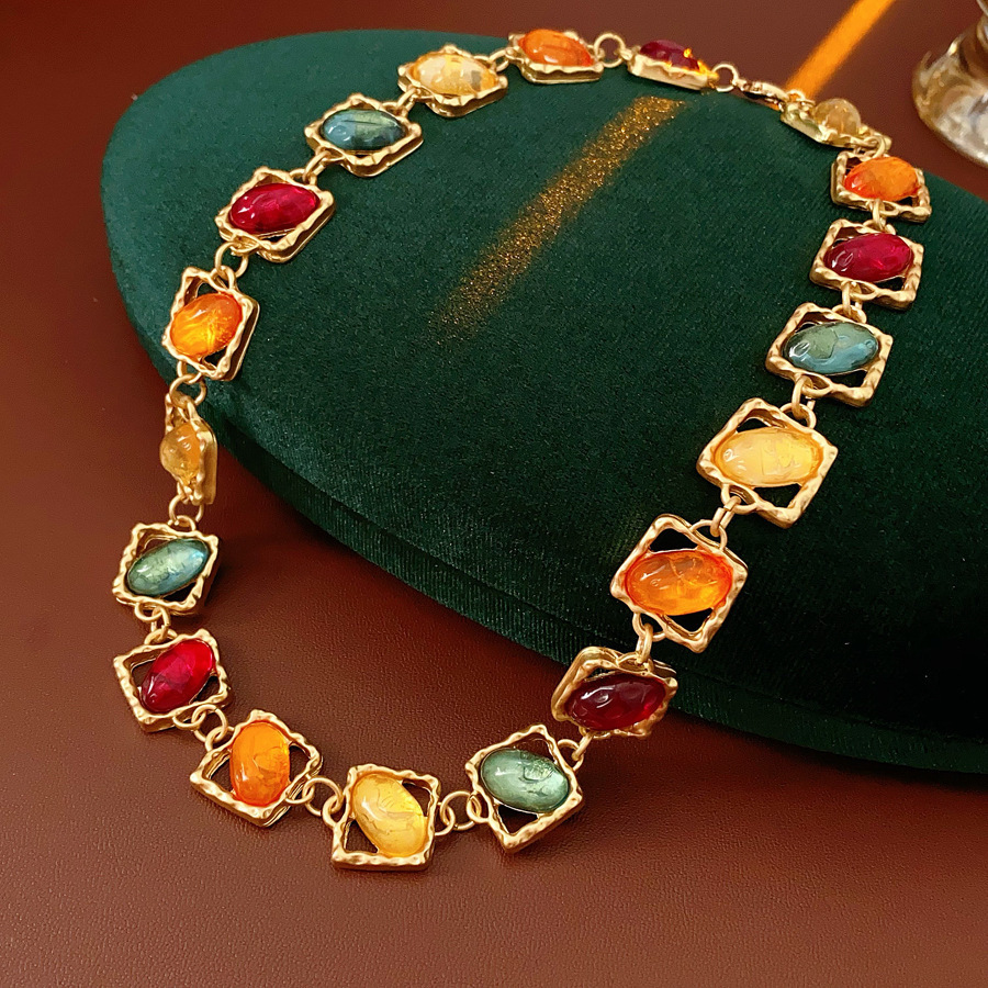 Collar de resina geométrica redonda medieval vintage lujo ligero nicho cerradura corte conjunto de joyería