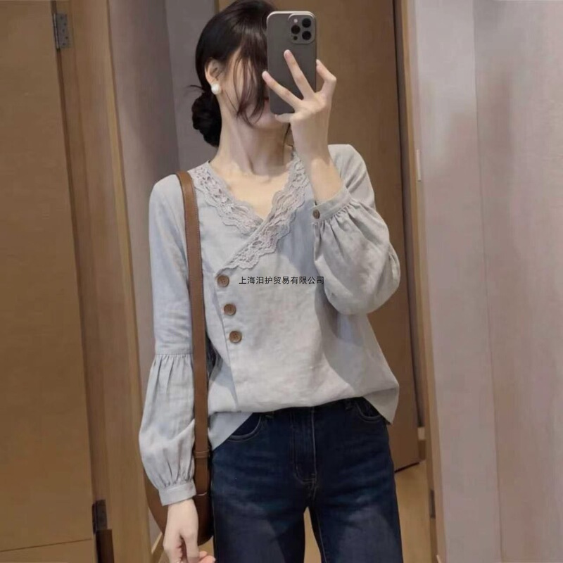In-stock plus-size hot-selling lace-trimmed V-neck pullover top for early autumn 2026, fashionable, stunning, and with a high-end feel that conceals the stomach