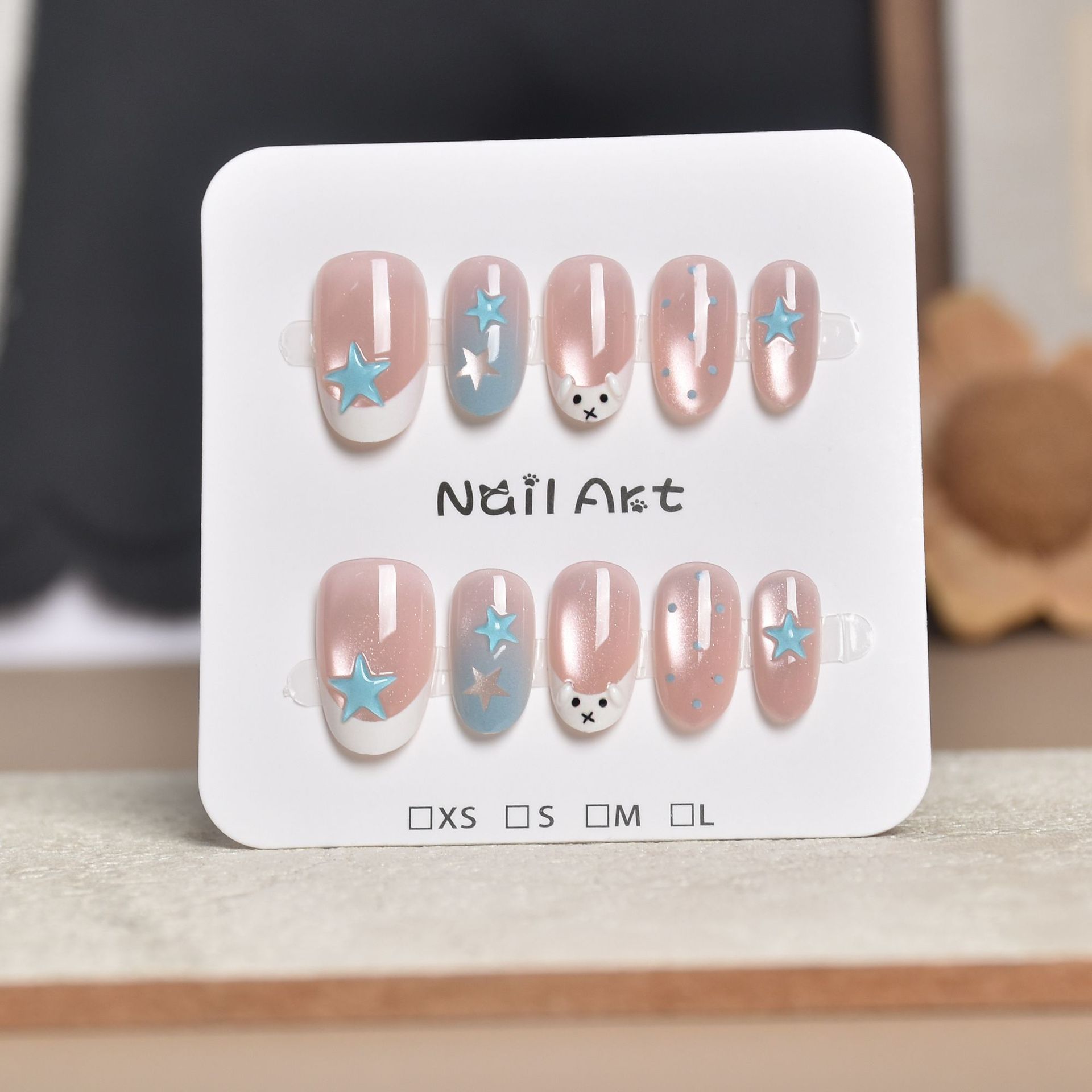 Uñas postizas francesas con diseño floral dorado, estilo ojo de gato, cortas y desmontables, producto de alta gama para arte de uñas 2026.