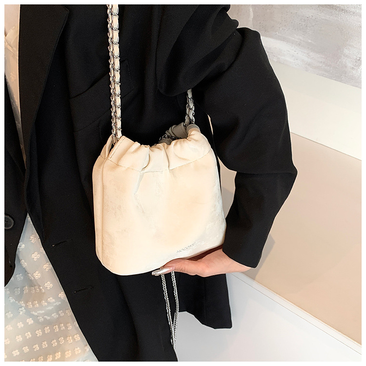 2024 Neue Damenmode Tote National Silk Art Style Kette Einzelschulter Crossbody Blessing Water Bucket Bag_voghion.com