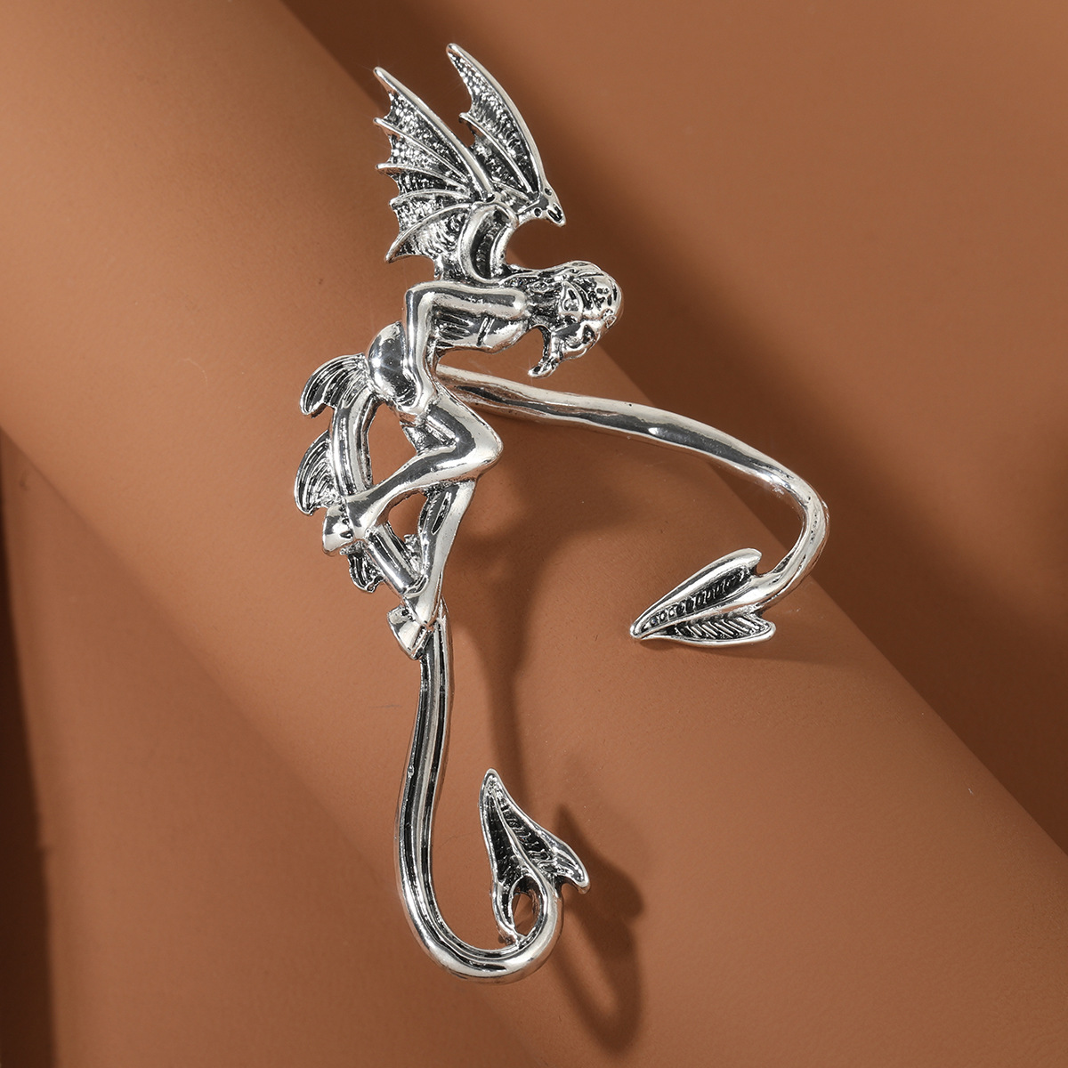 Orecchini gotici retrò con ali da elfo, clip per le orecchie per le donne, stile dark, stile punk, orecchini da diavolo, orecchini a forma di drago, ganci per le orecchie_voghion.com