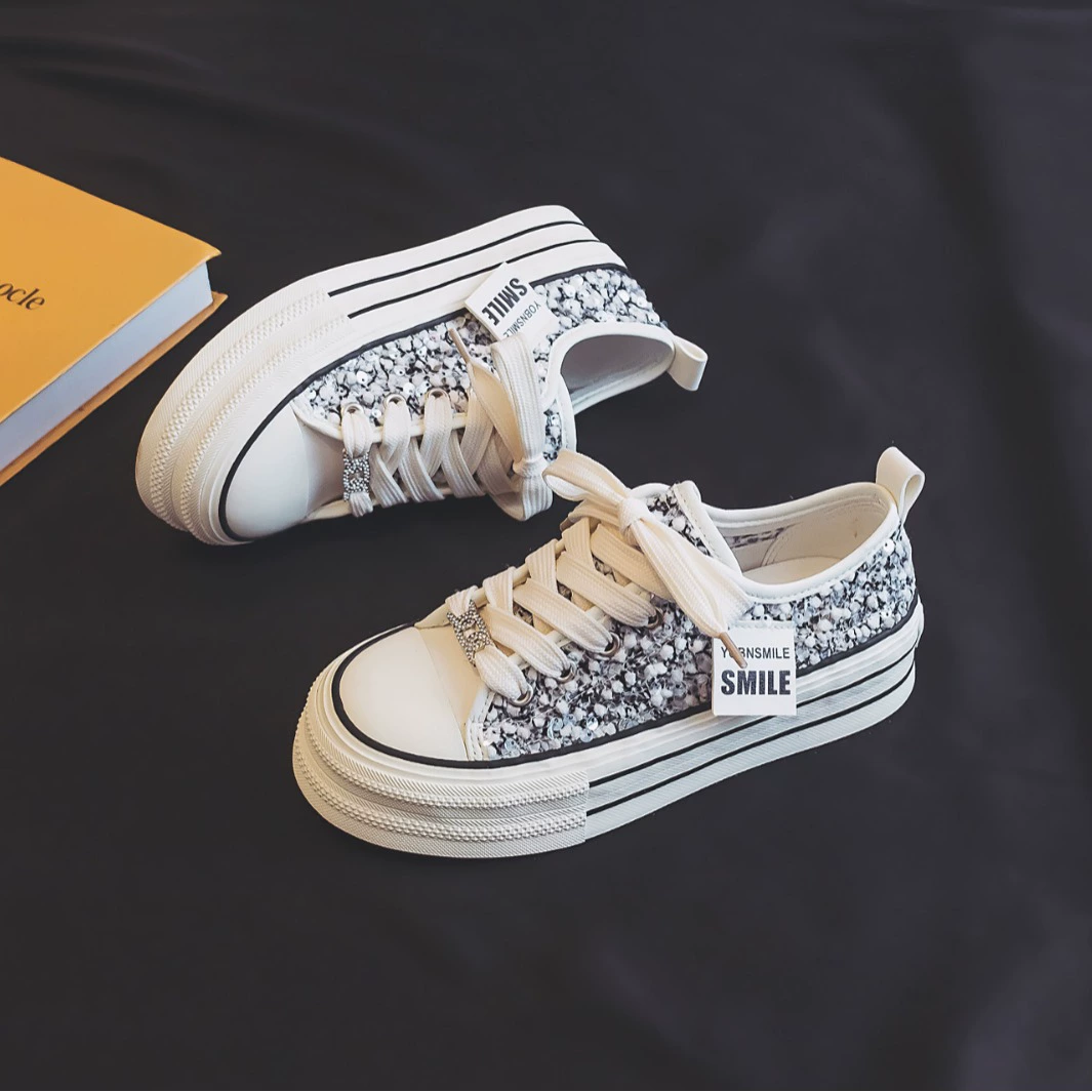 Спот 2024 весна и осень новая студенческая повседневная дикая низкая банда толстых ножей ветряные туфли для женщин H1317