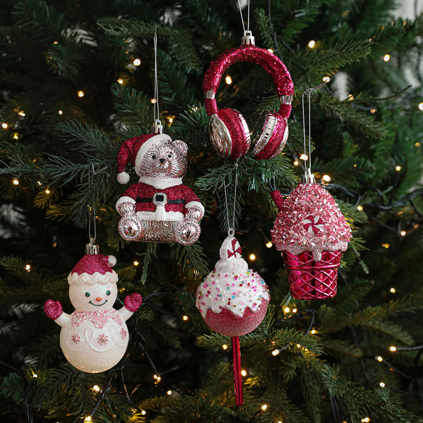Nuevo producto colgante de plástico rosa rosa rosa de color colgante de dibujos animados pastel oso árbol de Navidad decoración de ventana