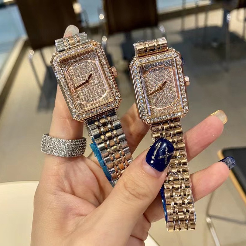 Nuovo profumo di lusso leggero da donna piccolo per la casa con lo stesso cinturino in acciaio a tre colori pieno di stelle con diamanti orologio al quarzo quadrato_voghion.com