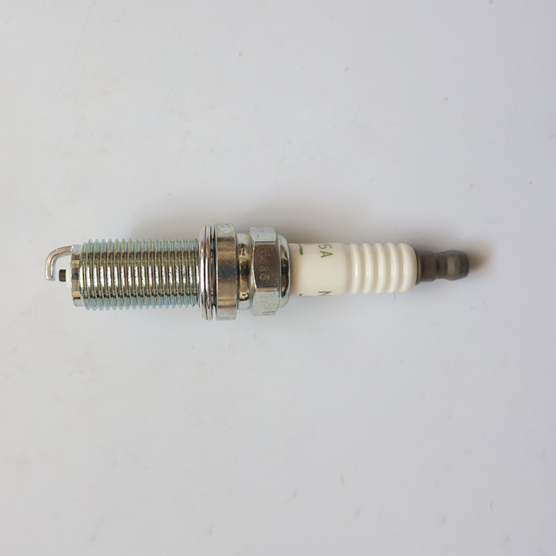 1884111051 bujía especial fábrica de accesorios al por mayor en stock universal auto partes automóvil bujía