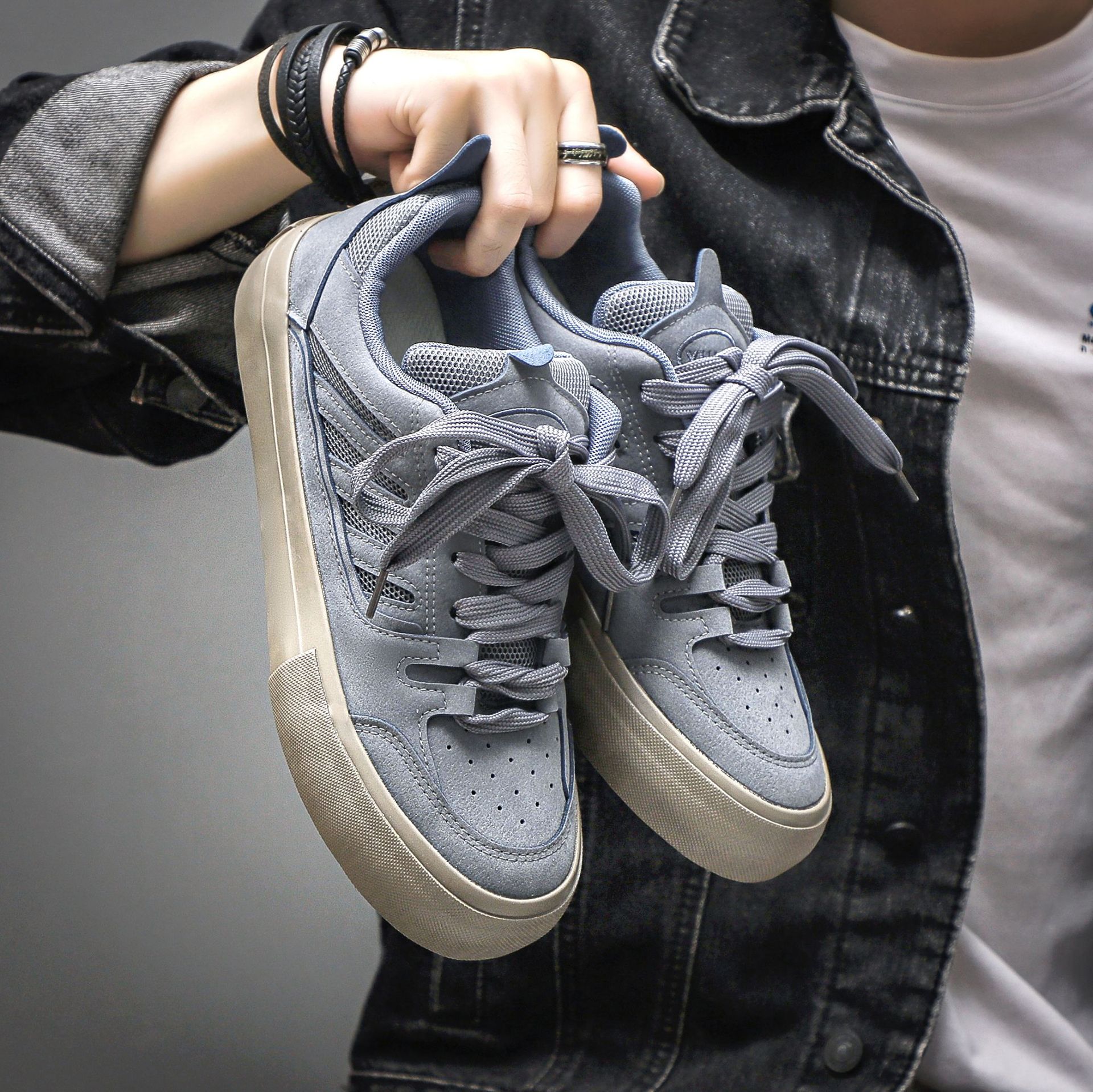 Zapatos rojos para hombres, zapatos de skate de moda, 2025 primavera nuevos zapatos de lona para hombres adolescentes, zapatos de moda universal ulzzang