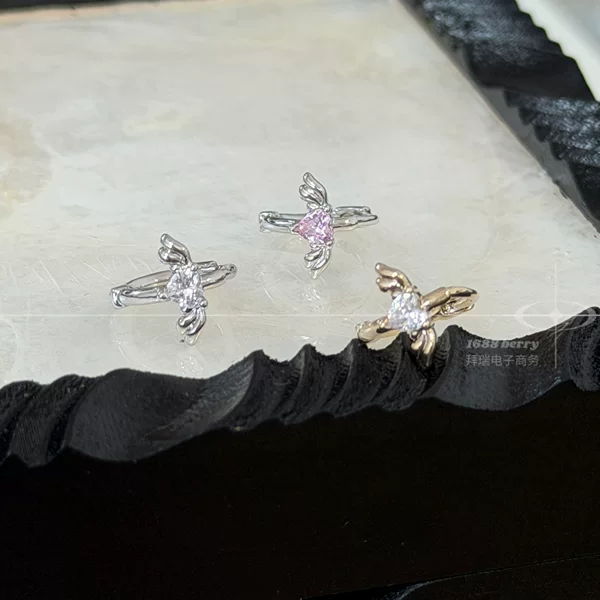 Sweet and cute girly heart-shaped wing earrings, niche design, versatile Y2K style, pink, suitable for commuting, small earrings