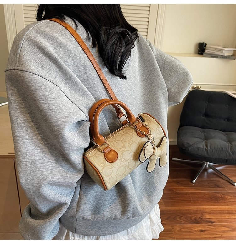 The 2025 summer new small handbag for women, the Boston bag, is casual, versatile, elegant, and has a high level of appearance. It is a trendy hand-held crossbody bag undefined