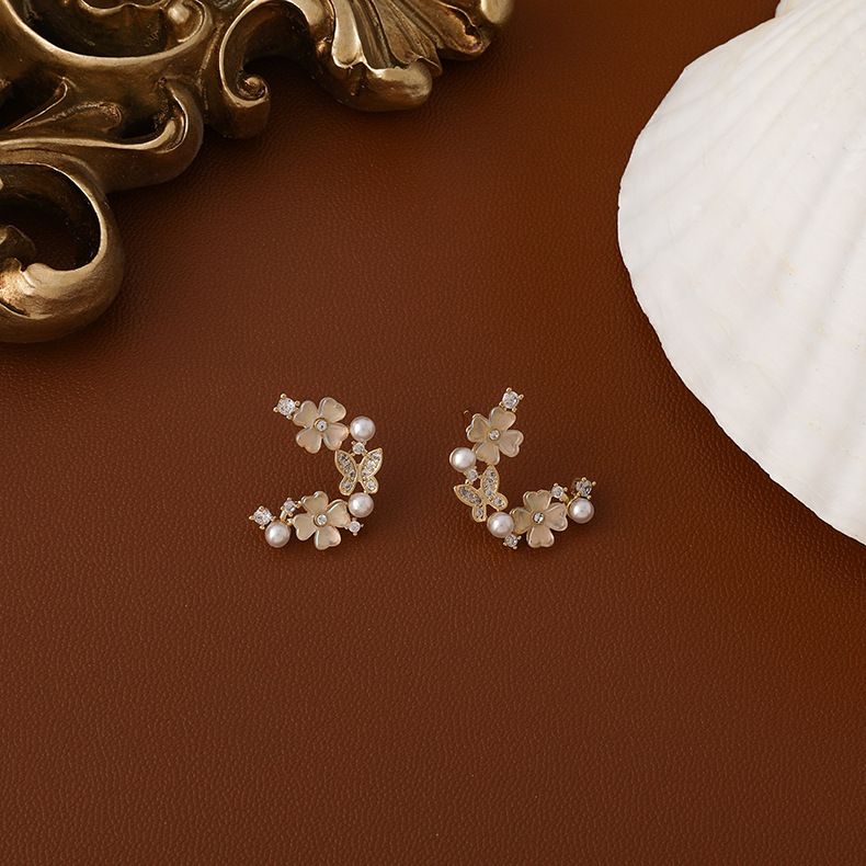 Fashion Micro-inlaid Zircon Delicate Butterfly Shell Flower Simple Earring display picture 4