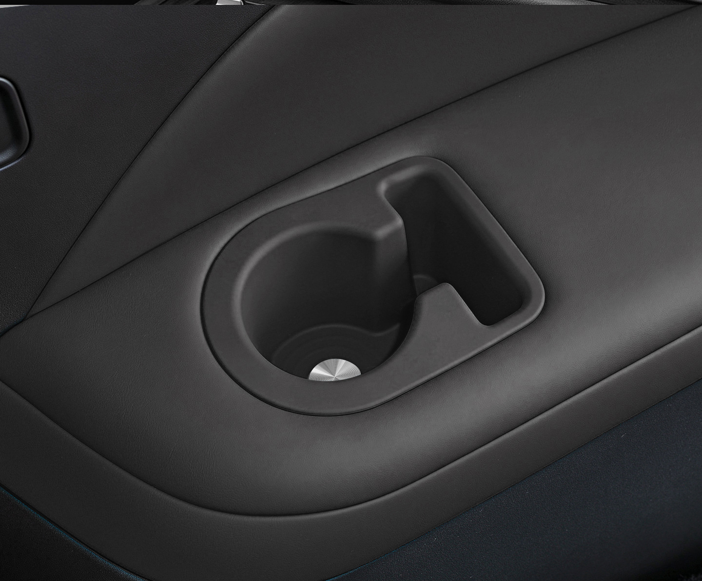 Great Wall H10 central console silicone mat storage box full-cover wireless charging protective case anti-slip mat car interior accessories collection