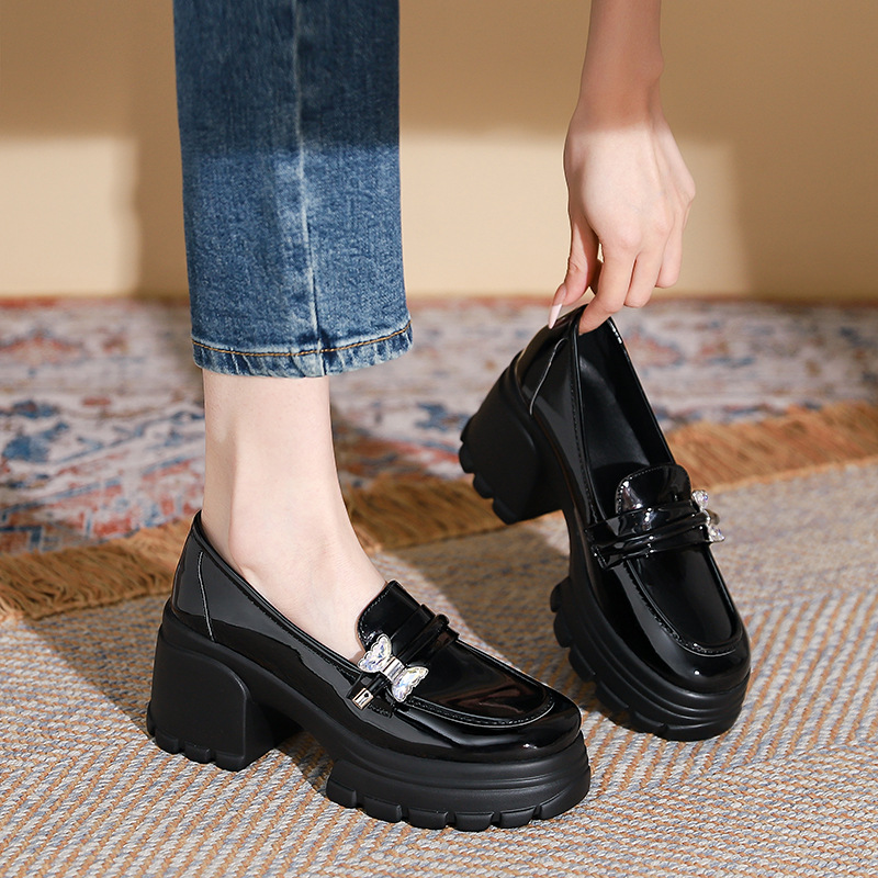 두꺼운 밑창 영국식 검은 가죽 신발 여성의 2025 년 봄 새로운 정품 가죽 올 매치 로퍼 라인스톤 높이 증가 단층 신발