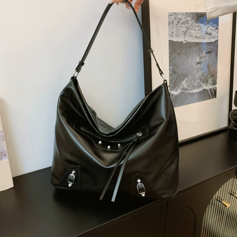 Мягкая кожа минималистичная сумка для локомотивных автомобилей большой емкости 2024 осень новый дизайн ниши на одно плечо женская сумка корейская версия диагональной сумки