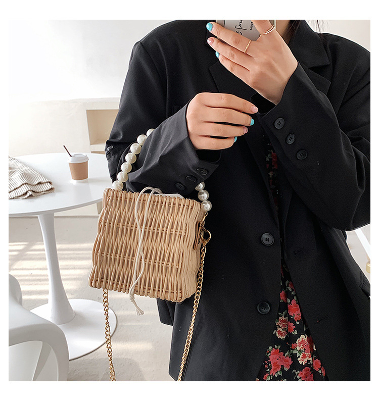 Fashion Straw Woven Pearl Shoulder Messenger Portable Bag display picture 1