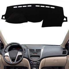 国境を越えて現代のSolaris Accent Verna 12-17自動車の中制御ダッシュボードカバーの日焼け止めを適用する