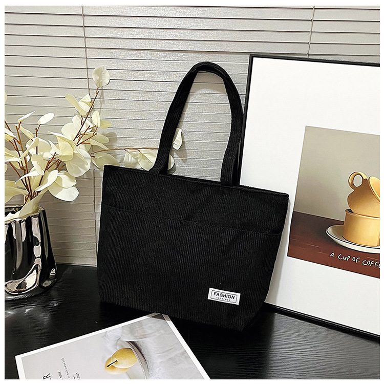 The fashionable and retro bucket bag for women, the new large-capacity versatile crossbody bag for women, and the trendy and elegant tote bag for women are selling well undefined