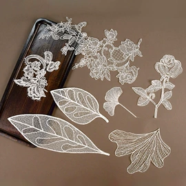花边;餐垫、餐巾;服装饰品