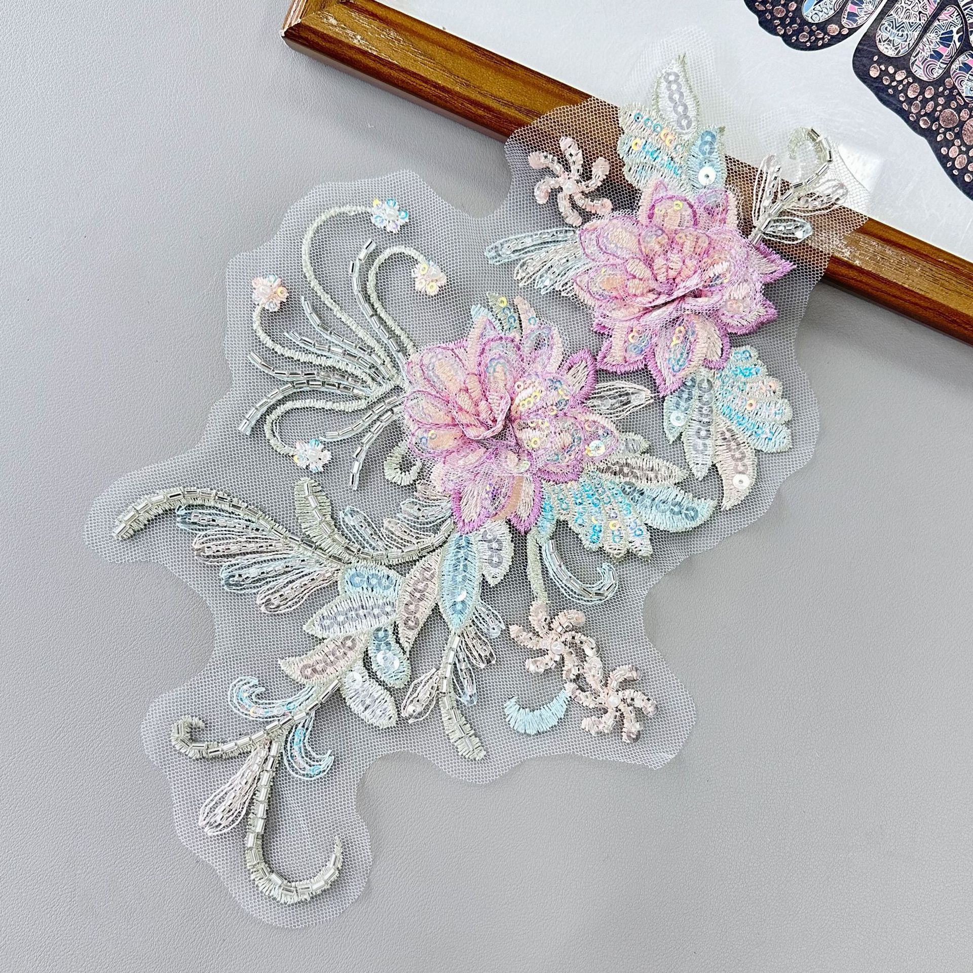 Flores de sequilla tridimensional tela bordada parche de encaje jeans ropa accesorios de ropa hermosa flor de pecho